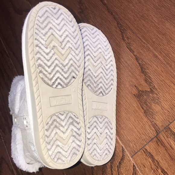 Disney’s Frozen silver kid winter boots in size 12 - Picture 6 of 6